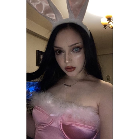 Meet your Posher, Harmony - Picture 2 of 3